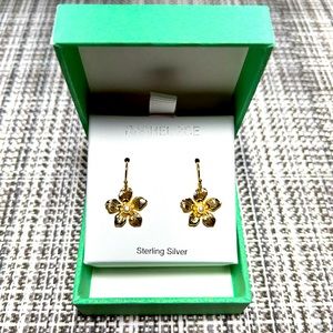 Rachel Zoe BRAND NEW floral dangling earrings ✨✨✨ Box included 🎁